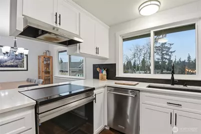 422 216th Street SW, Bothell, WA 98021 - Photo 9