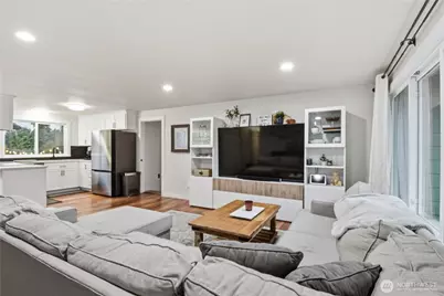 422 216th Street SW, Bothell, WA 98021 - Photo 3