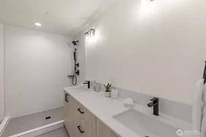 4418 Midvale Avenue N, Seattle, WA 98103 - Photo 13