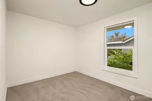 2032 NE 123rd St, Seattle, WA 98125 - Photo 15