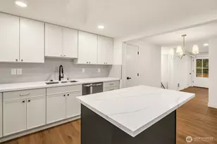 2032 NE 123rd St, Seattle, WA 98125 - Photo 9