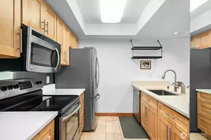 2401 8th Ave N, Seattle, WA 98109 - Photo 9