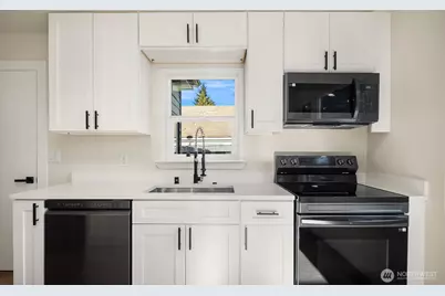 12215 44th Avenue S, Tukwila, WA 98178 - Photo 9