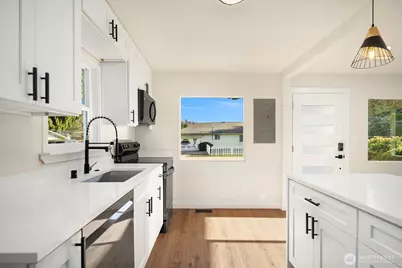 12215 44th Avenue S, Tukwila, WA 98178 - Photo 9