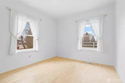 12630 24th Avenue S, Seattle, WA 98168 - Photo 9