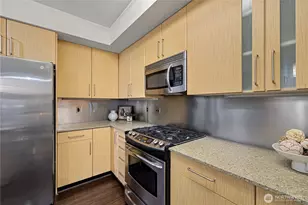 413 NE 70th St, Seattle, WA 98115 - Photo 11