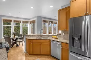 6441 SE Cougar Mountain Way, Bellevue, WA 98006 - Photo 15