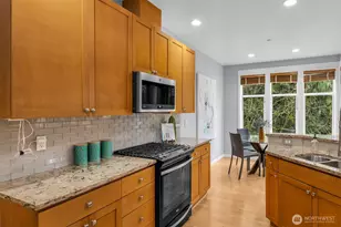 6441 SE Cougar Mountain Way, Bellevue, WA 98006 - Photo 17