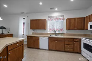 8228 Bainbridge Loop NE, Lacey, WA 98516 - Photo 5