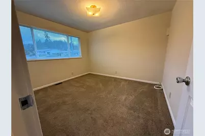 221 W Forest Avenue, Port Angeles, WA 98362 - Photo 9