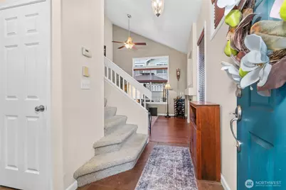 562 Elma Avenue NE, Renton, WA 98059 - Photo 5