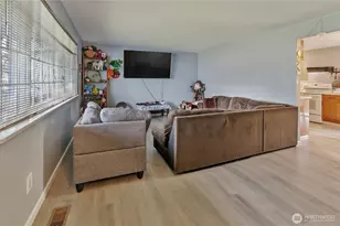 1055 S 317th St, Federal Way, WA 98003 - Photo 5