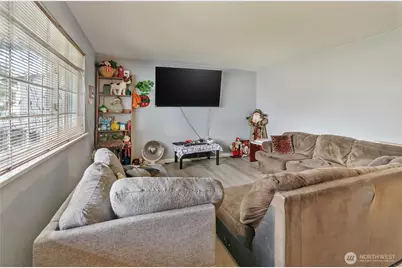 1055 S 317th Street, Federal Way, WA 98003 - Photo 3