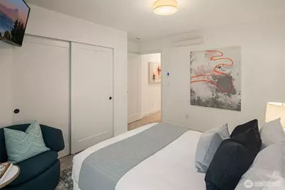 9553 Ashworth Avenue N #B, Seattle, WA 98103 - Photo 11