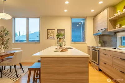 4413 Meridian Avenue N, Seattle, WA 98103 - Photo 9