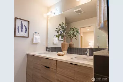 4413 Meridian Avenue N, Seattle, WA 98103 - Photo 17