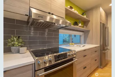 4413 Meridian Avenue N, Seattle, WA 98103 - Photo 7