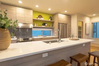 4413 Meridian Avenue N, Seattle, WA 98103 - Photo 5