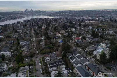 4413 Meridian Avenue N, Seattle, WA 98103 - Photo 29