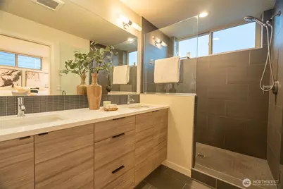 4413 Meridian Avenue N, Seattle, WA 98103 - Photo 15