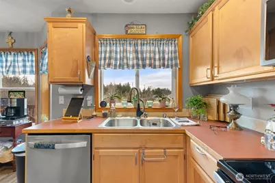 648 Kaitlyn St W, Eatonville, WA 98328 - Photo 9