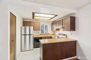 8823 Holly Dr, Everett, WA 98208 - Photo 3