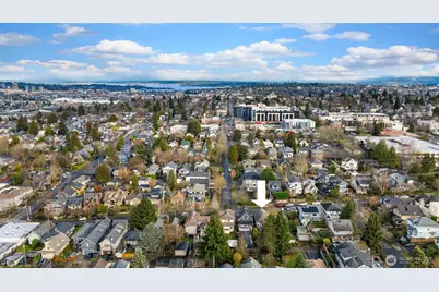 2113 3rd Avenue W, Seattle, WA 98119 - Photo 33