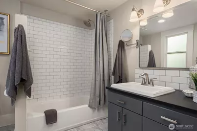 2113 3rd Avenue W, Seattle, WA 98119 - Photo 13