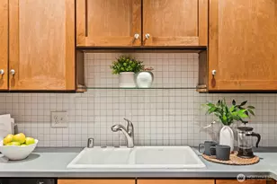 2350 10th Ave E, Seattle, WA 98102 - Photo 13