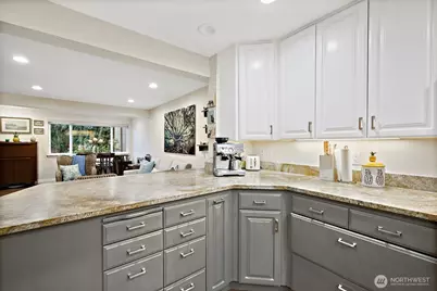 6514 NE 171st Place, Kenmore, WA 98028 - Photo 9