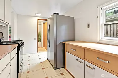 8902 30th Avenue NW, Seattle, WA 98117 - Photo 11