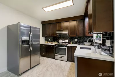 7501 25th Avenue NW, Seattle, WA 98117 - Photo 9