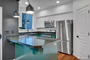 2367 Yakima Ct, Tacoma, WA 98405 - Photo 9