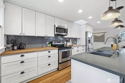 2404 Cherry Street, Bellingham, WA 98225 - Photo 17