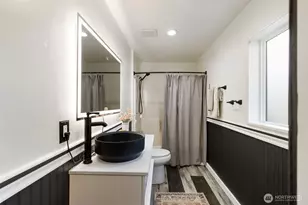 1819 S Marine Dr, Bremerton, WA 98312 - Photo 13