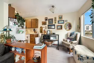 11521 Greenwood Ave N, Seattle, WA 98133 - Photo 9