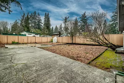 14043 Burke Avenue N, Seattle, WA 98133 - Photo 23