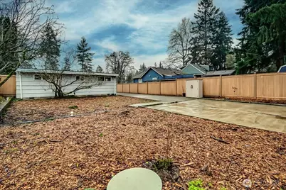 14043 Burke Avenue N, Seattle, WA 98133 - Photo 25