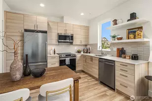 2113 6th Ave W, Seattle, WA 98119 - Photo 9