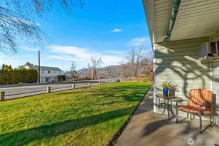 321 S 3rd St, Chelan, WA 98816 - Photo 25