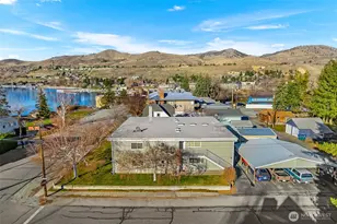 321 S 3rd St, Chelan, WA 98816 - Photo 17