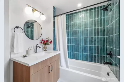 2512 Nob Hill Avenue N, Seattle, WA 98109 - Photo 33