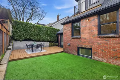 2512 Nob Hill Avenue N, Seattle, WA 98109 - Photo 21