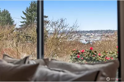 2512 Nob Hill Avenue N, Seattle, WA 98109 - Photo 23