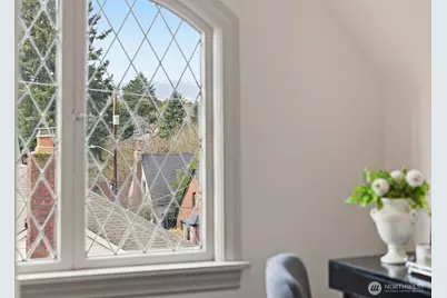 2512 Nob Hill Avenue N, Seattle, WA 98109 - Photo 27