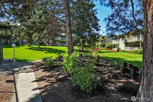 6301 Sand Point Way NE, Seattle, WA 98115 - Photo 23