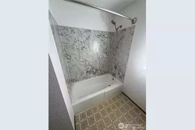 11752 Burke Avenue N, Seattle, WA 98133 - Photo 13