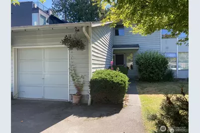 11752 Burke Avenue N, Seattle, WA 98133 - Photo 1