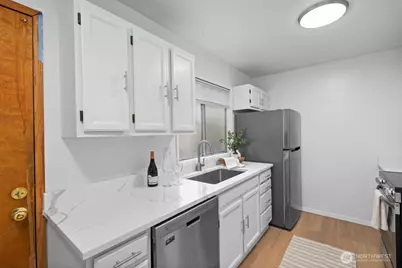 4811 180th Street SW Street SW #D101, Lynnwood, WA 98037 - Photo 3