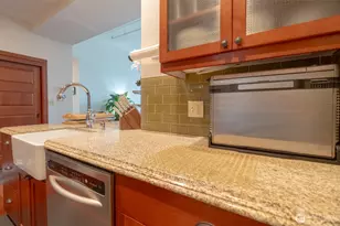 201 Galer St, Seattle, WA 98109 - Photo 9